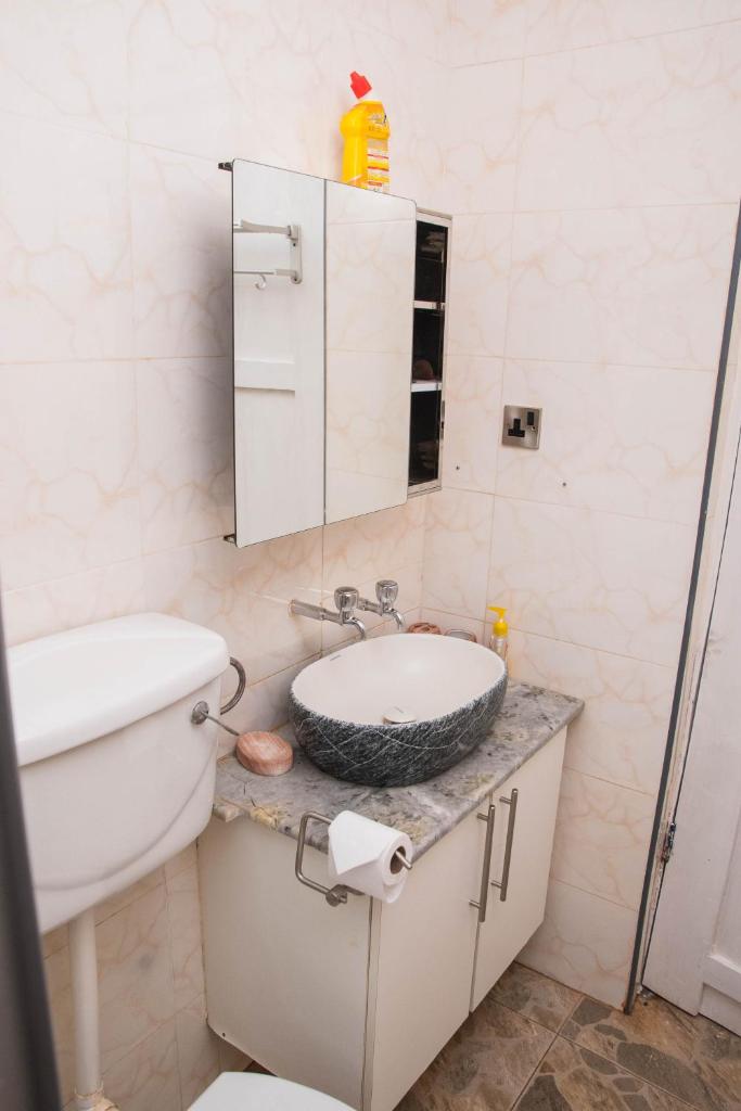 2 bedroom modern house in Zomba photo 3