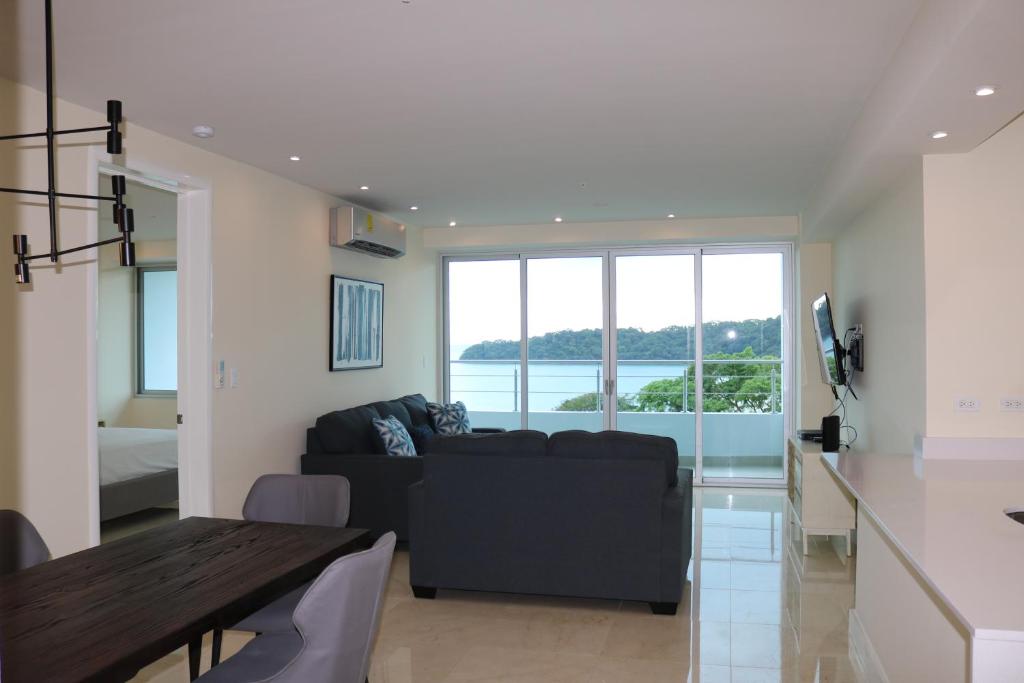 6E Floor to Ceiling Oceanview Resort Panama