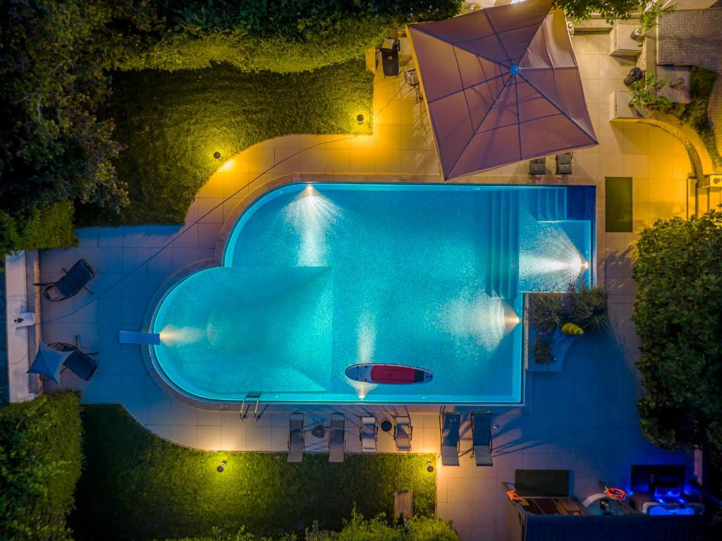 Füge Villa Luxury & Wellness photo 3