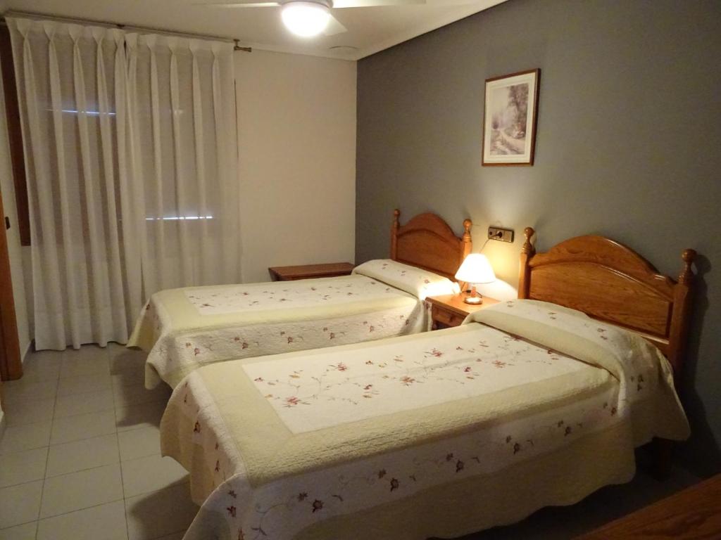 Hostal Pirineos Ainsa photo 3
