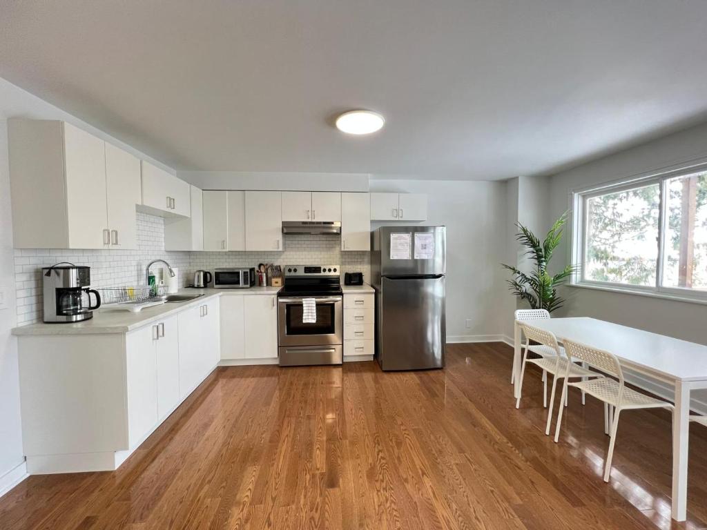 Letitia Heights !A Spacious and Quiet Private Bedroom with Shared Bathroom photo 4