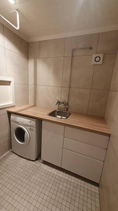 Moen Booking photo 4