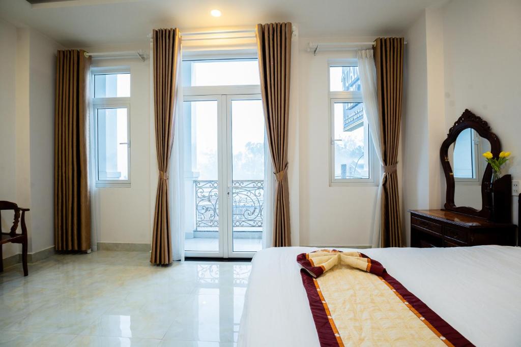 Khách sạn Hoàng Tuấn