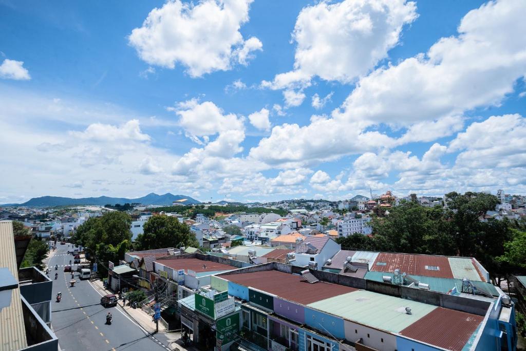 Khách sạn Hoàng Tuấn