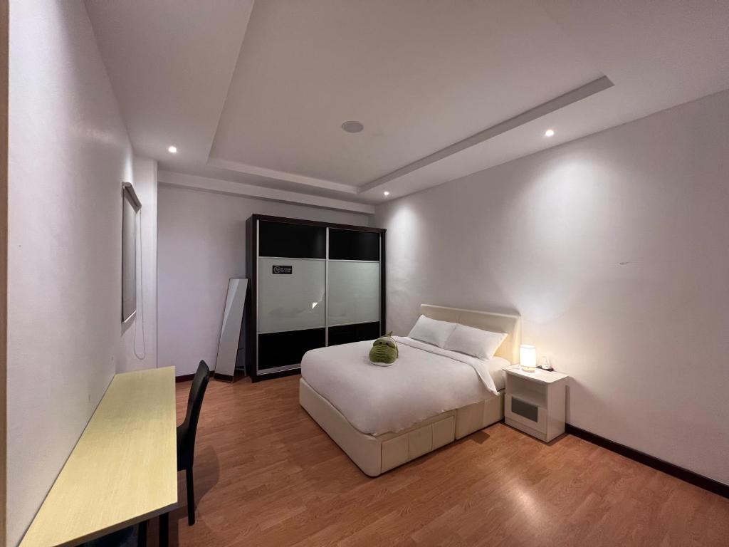 Super comfy 1800sqft Condo in Imperial Suites Boulevard Mall photo 4