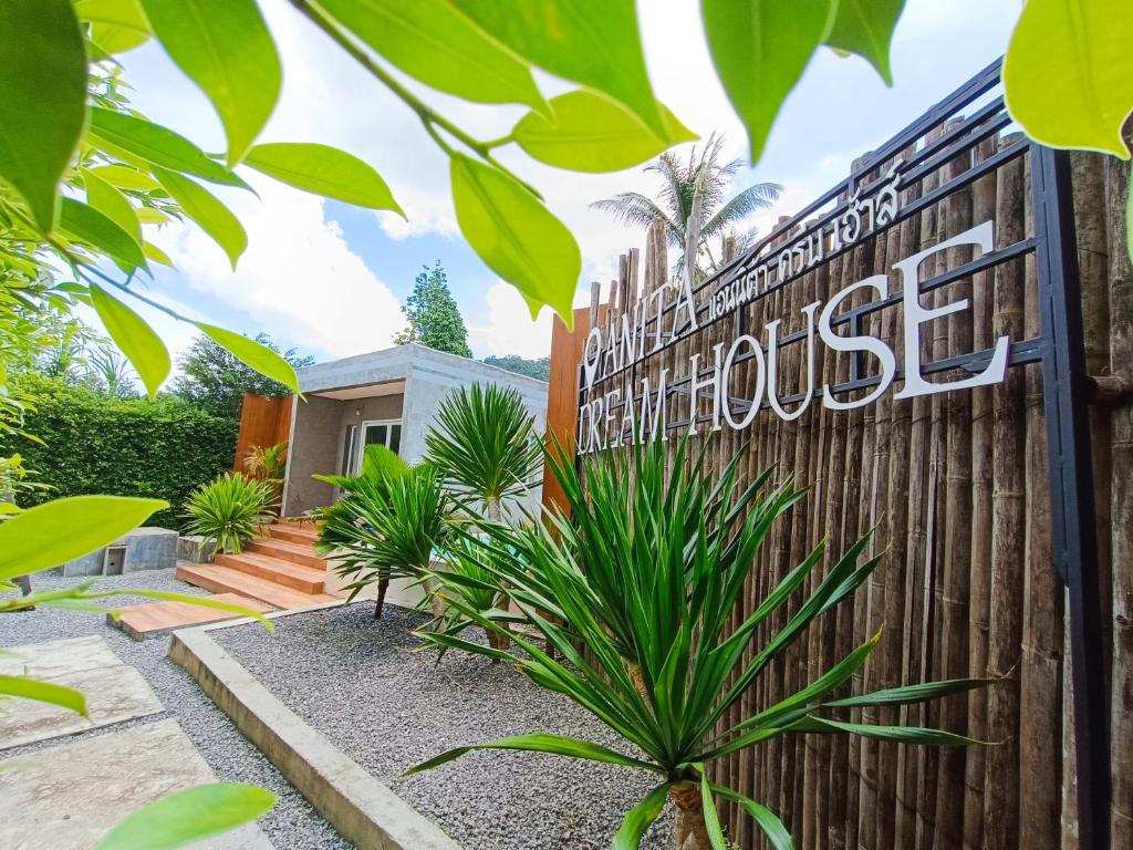 Anita dream house photo 2