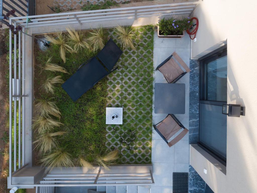Isida - cozy sea walk lodge with private garden photo 2