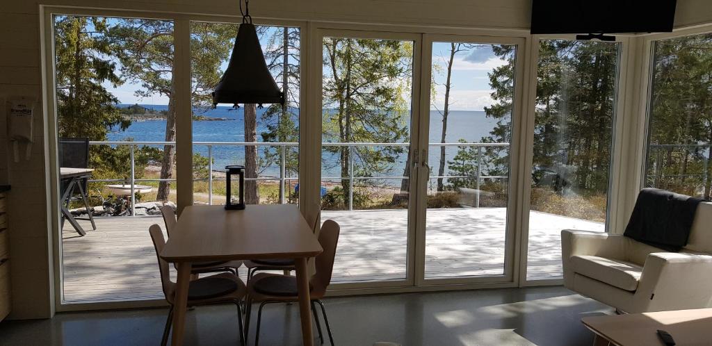 Kvarnsands Strandstugor / Kvarnsand Beach Lodges photo 3