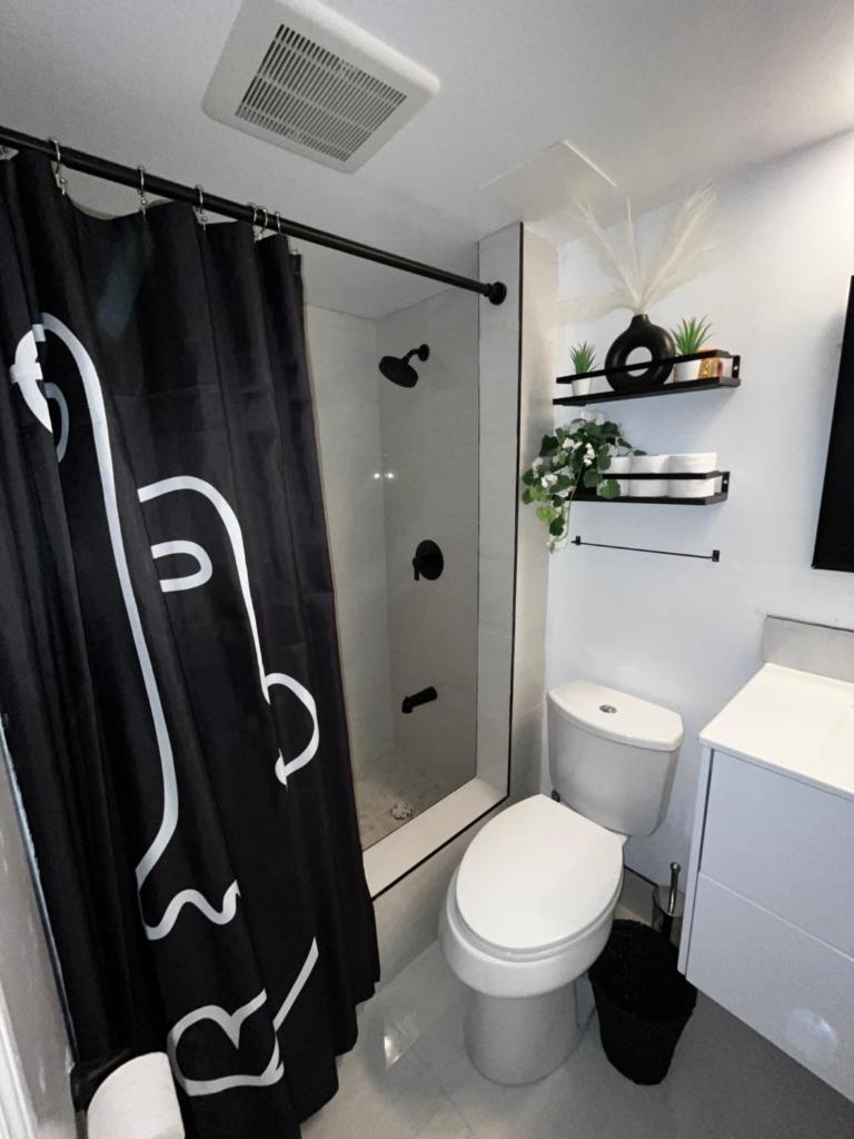 1 bedroom apartment w/Wifi and private entrance photo 2