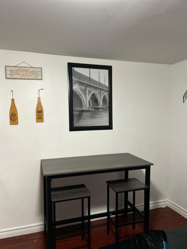 1 bedroom apartment w/Wifi and private entrance photo 1