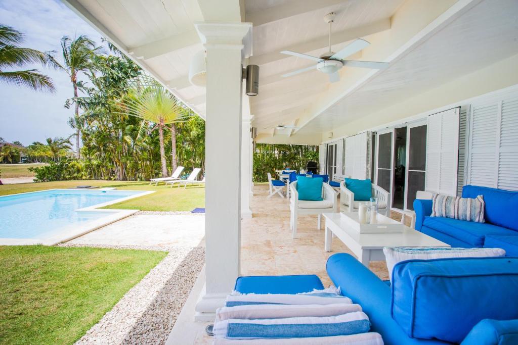 Elegant 4-Bedroom Villa in Exclusive Puntacana Resort & Club with Golf Course Views photo 2