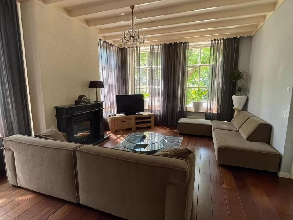 Characteristic house with wellness in Augustinusga photo 1