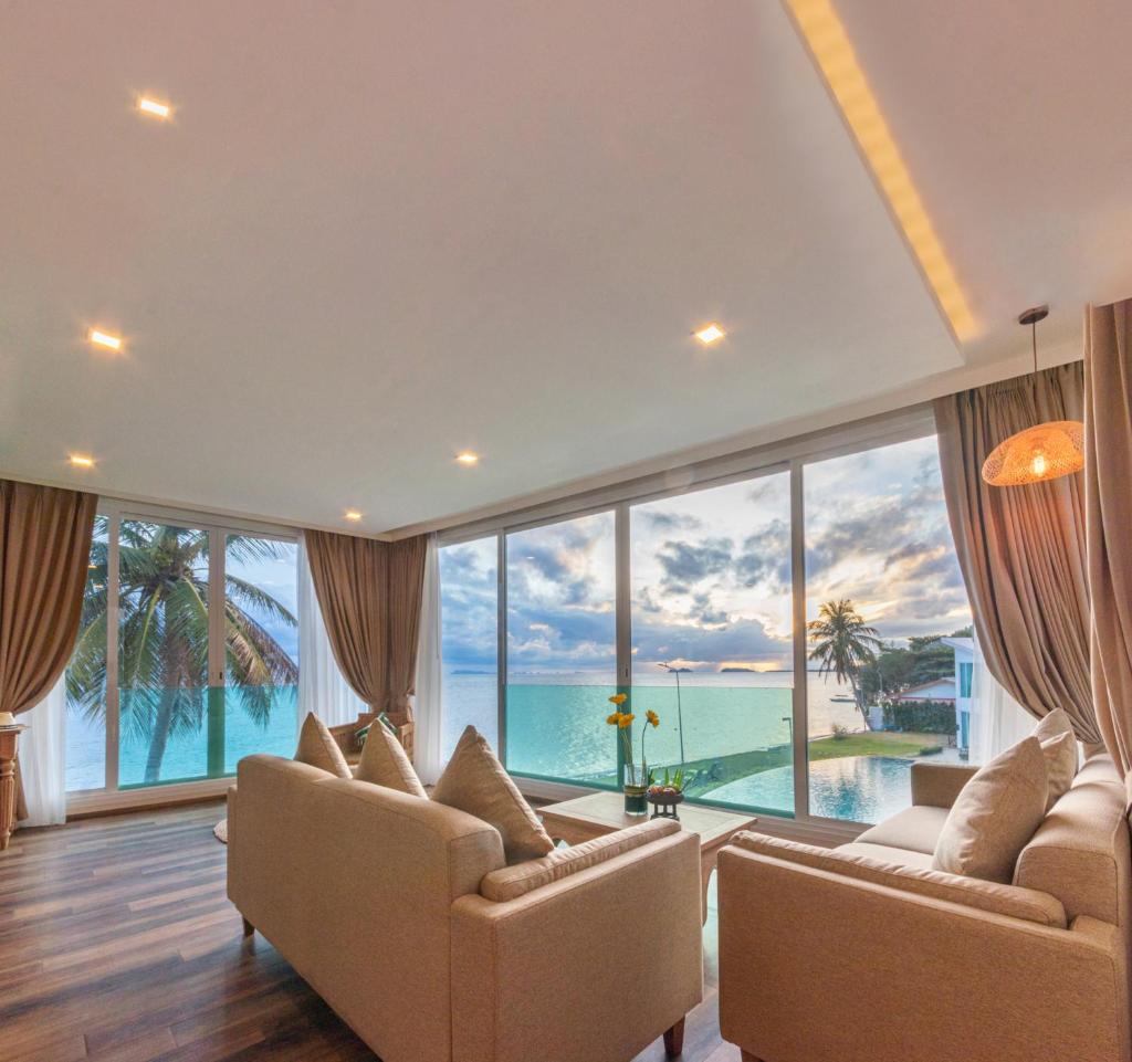 Vannee Golden Sands Beachfront Resort photo 1