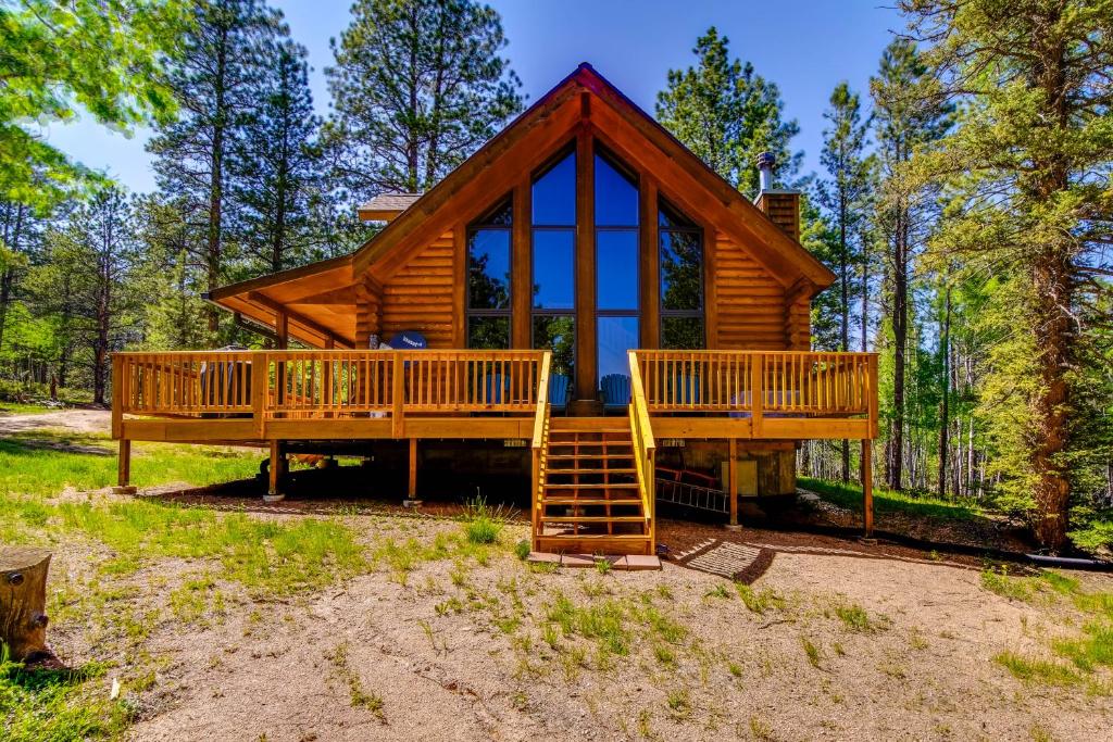 Sunny Forest Cabin with Views of Pikes Peak Mtn! photo 2