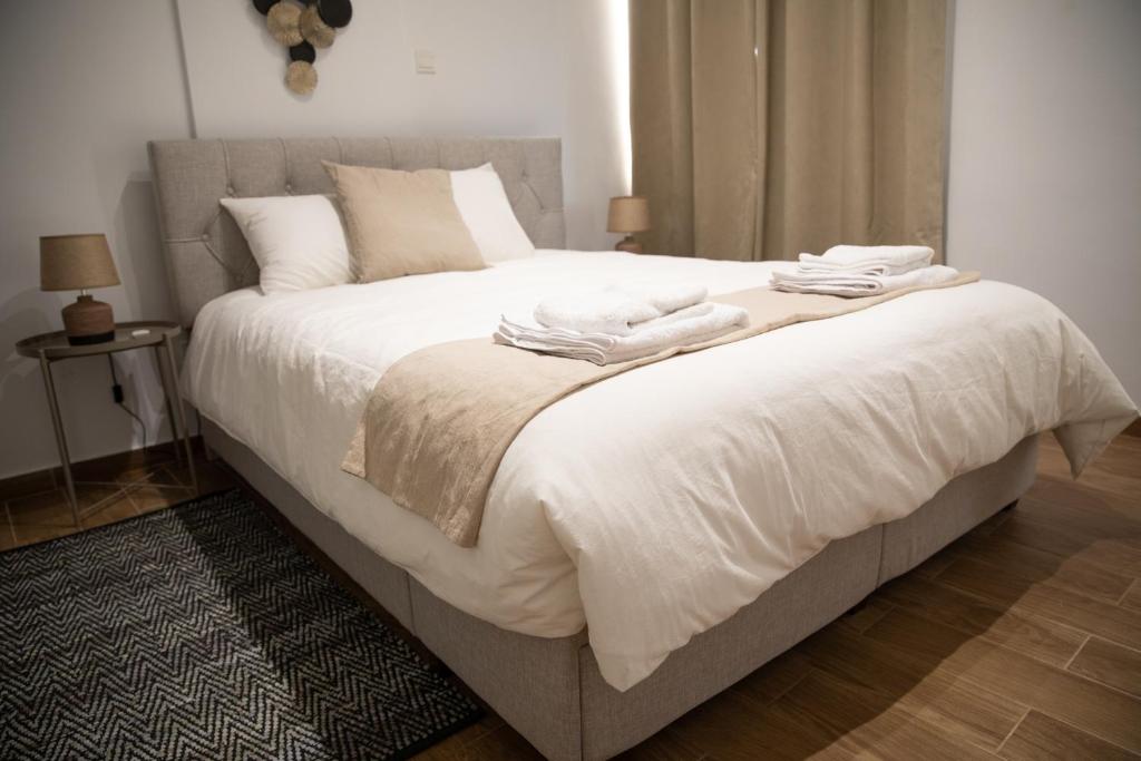 Glamorous, Renovated 3-Bedroom Apt in Nicosia, Egkomi photo 3