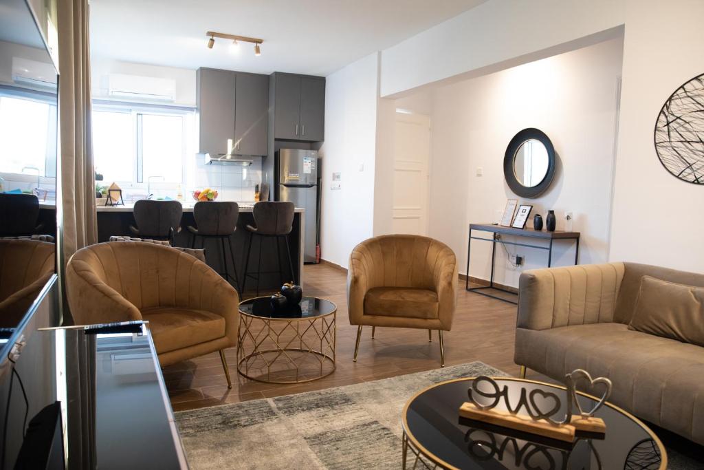 Glamorous, Renovated 3-Bedroom Apt in Nicosia, Egkomi photo 1