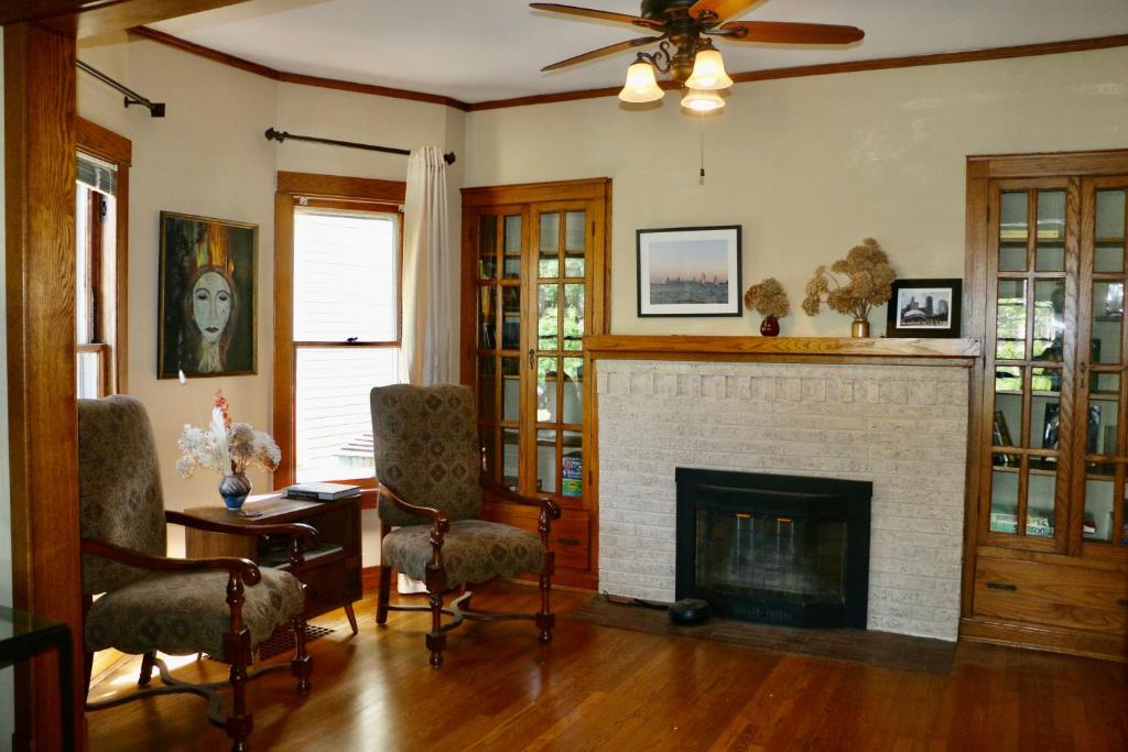 Historic Home Near Downtown in Public Transportation Hub photo 3