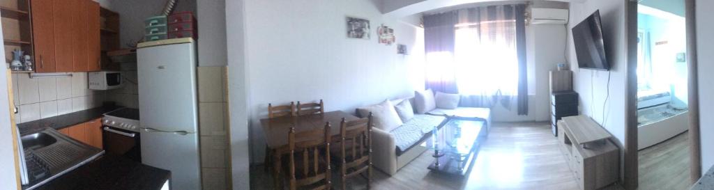 Apartment photo 2