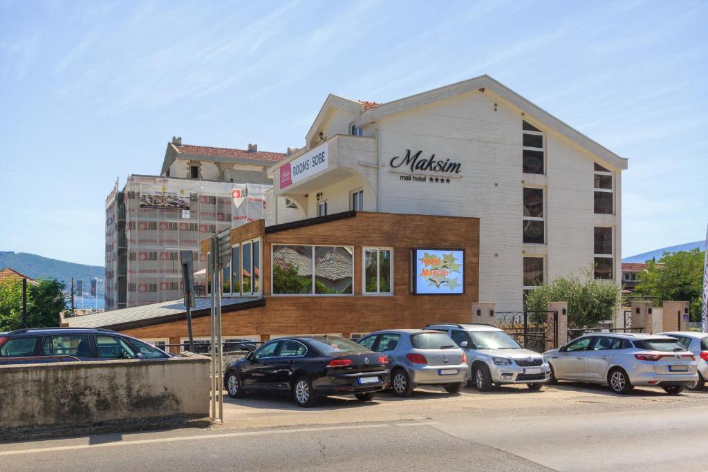 Hotel Maksim photo 1