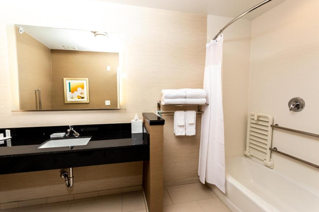 Fairfield Inn & Suites by Marriott Bay City, Texas photo 4