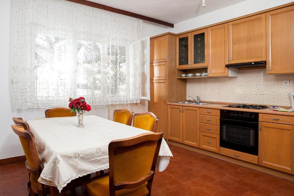 Apartments Lidija photo 4