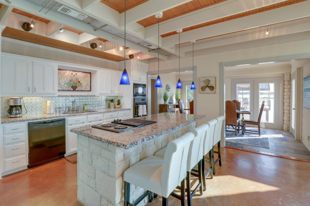 Waterfront Granbury House with Deck and Private Dock! photo 2