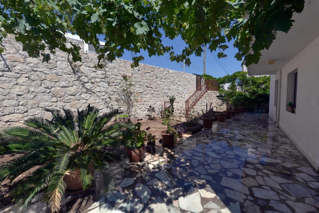 Mimas Garden Apartments photo 1