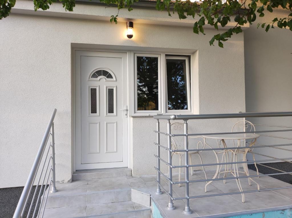 Veranda photo 2