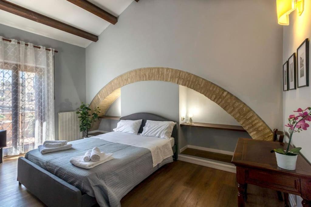 Sferisterio-Cairoli Casa Tosca con balcone