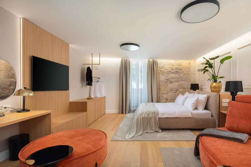 Golden Gate Luxury Rooms - Unique UNESCO Location photo 3