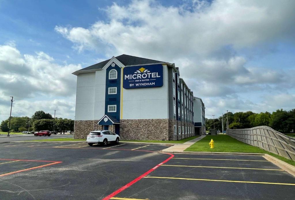 Microtel Inn & Suites by Wyndham Bossier City photo 1