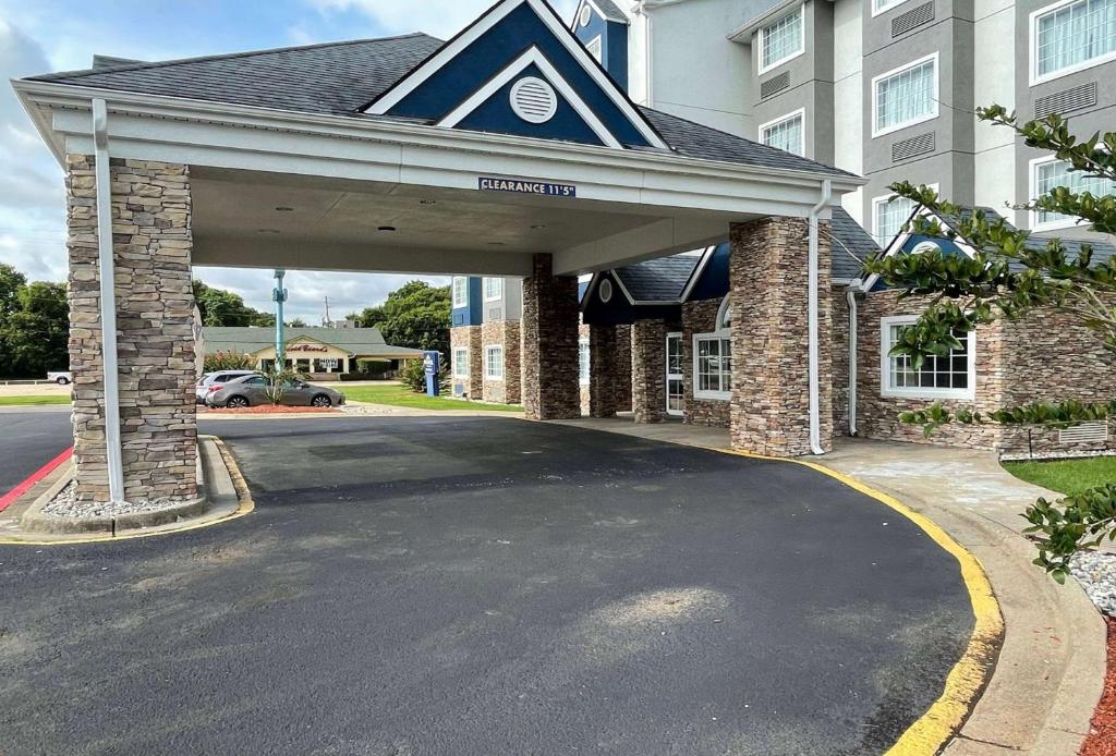 Microtel Inn & Suites by Wyndham Bossier City photo 2