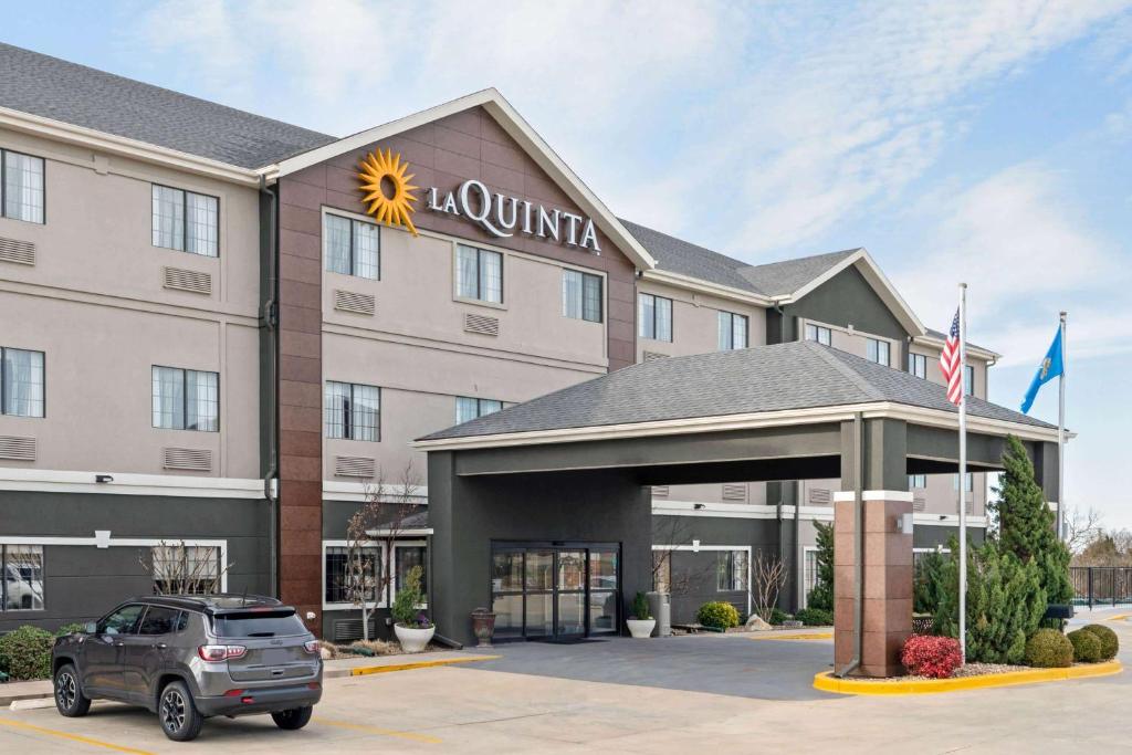 La Quinta by Wyndham Ada photo 1