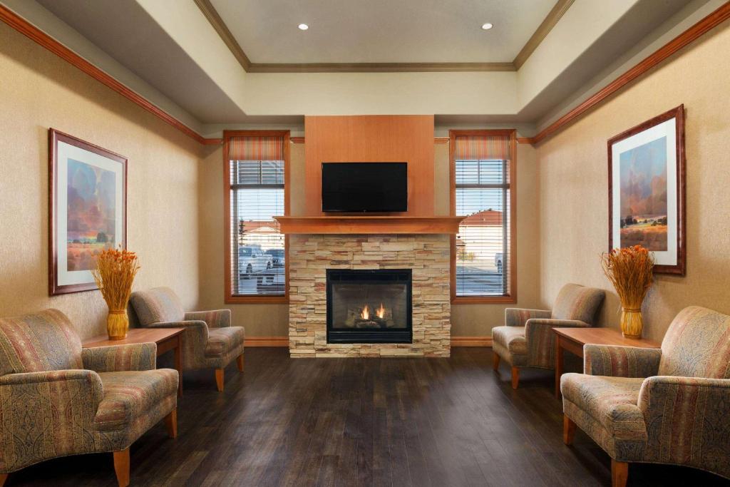 Days Inn & Suites by Wyndham Edmonton Airport photo 3
