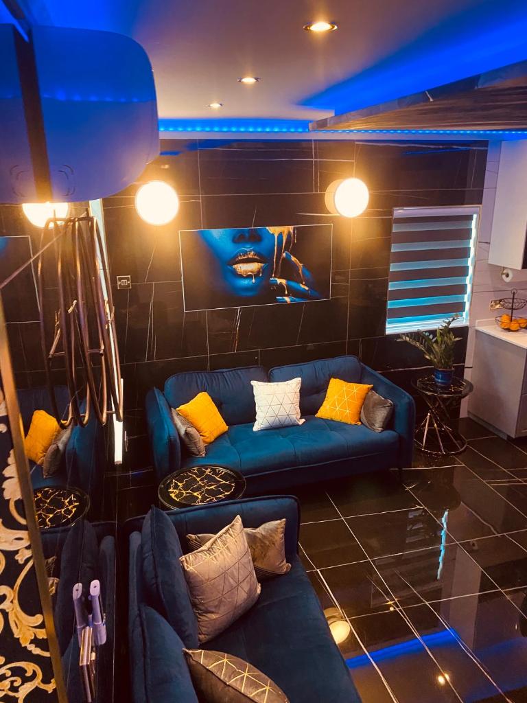 Azure Gold Apartment photo 2
