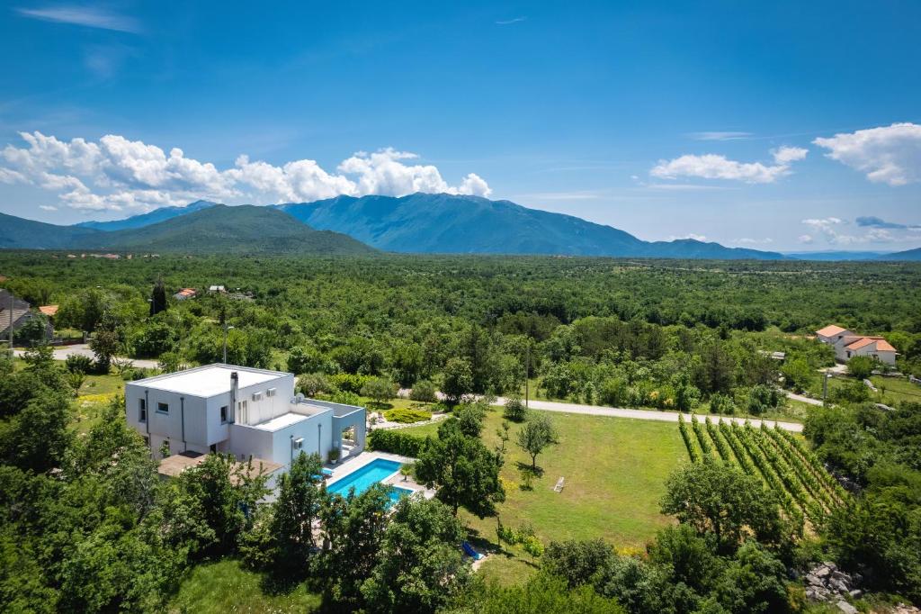 Private Luxury Holiday Home With Pool -Lola - photo 1
