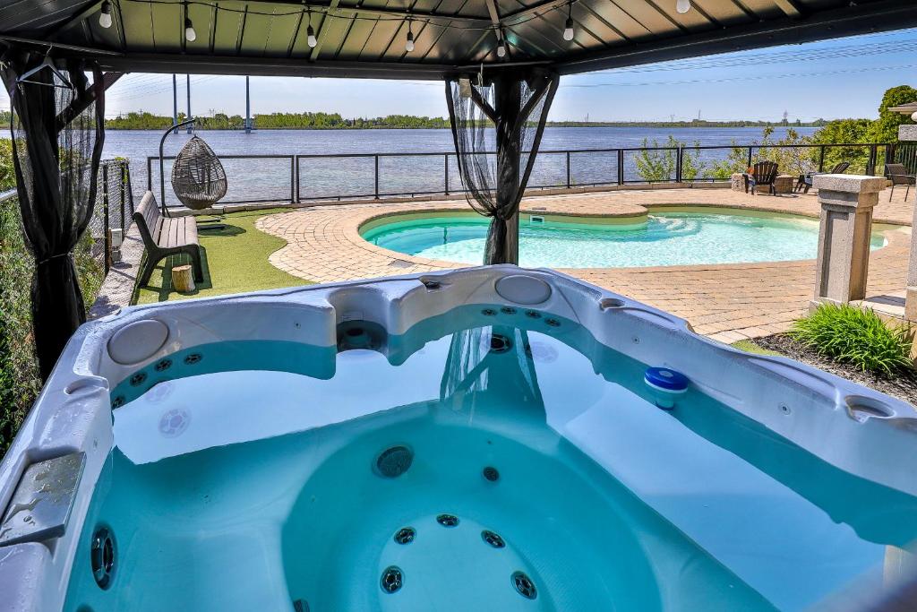 River Waterfront Paradise Vacation Home photo 1