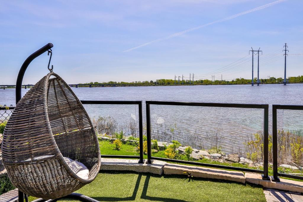 River Waterfront Paradise Vacation Home photo 2