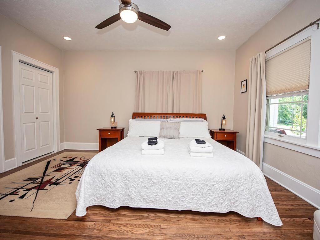 The Cherry St House/Great amenities/near MSU photo 1