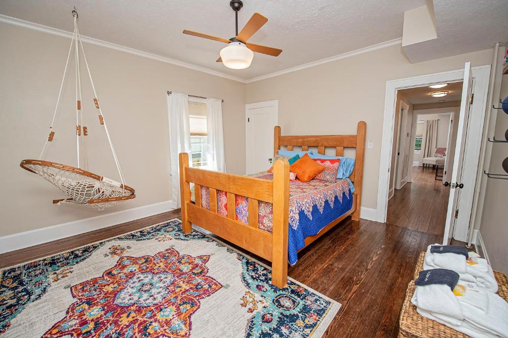The Cherry St House/Great amenities/near MSU photo 4