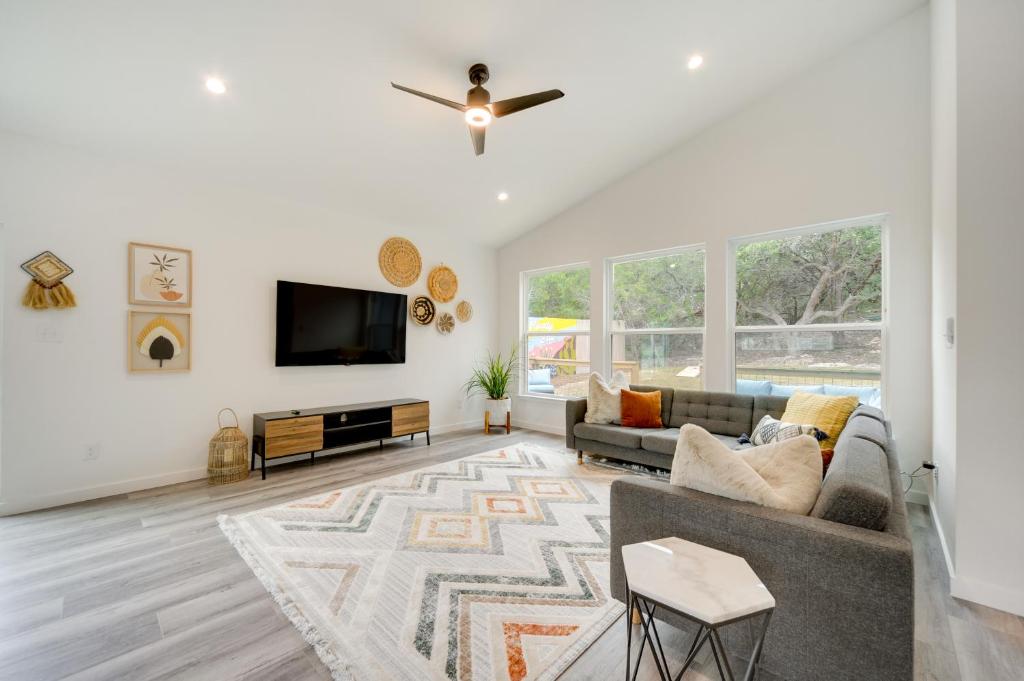 Canyon Lake Oasis Cowboy Pool and Wraparound Deck! photo 3