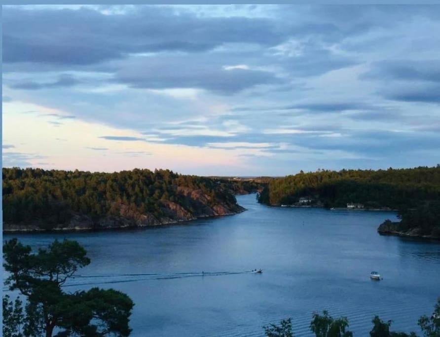 Cottage, boat, spa, private dock, Lillesand