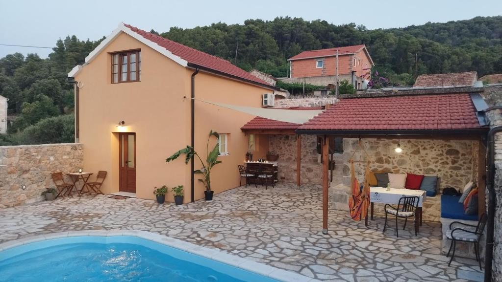 Holiday house "Acacia", for two with pool, Dol