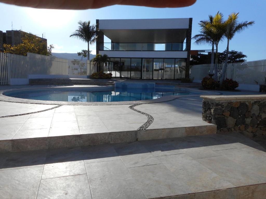 Hermosa Casa en Orilla del lago -Zona de villedos- photo 2
