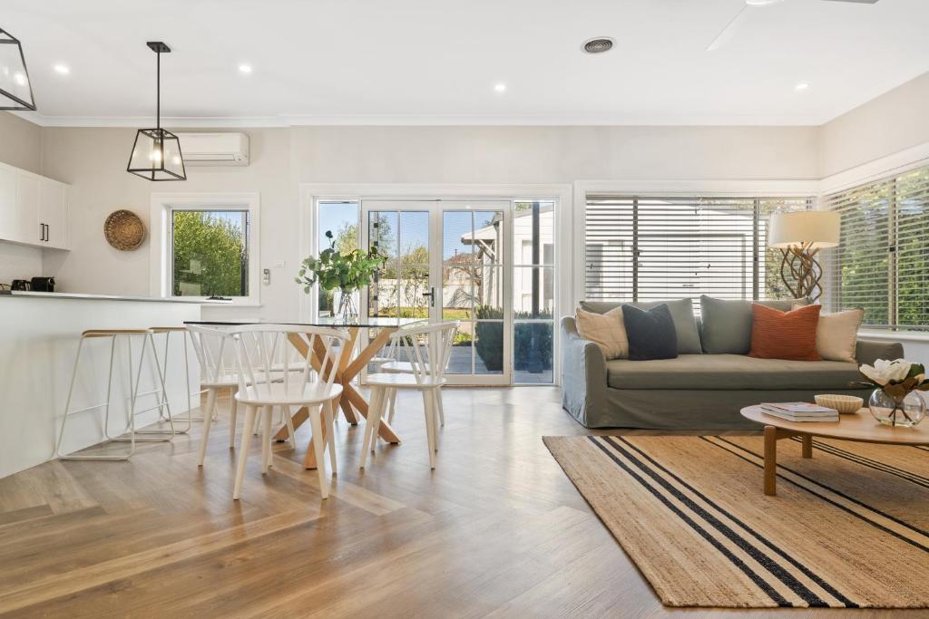 Family Friendly 4 Bedroom Home With Private Garden