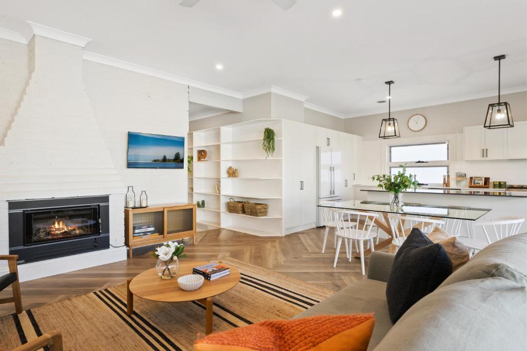 Family Friendly 4 Bedroom Home With Private Garden photo 2