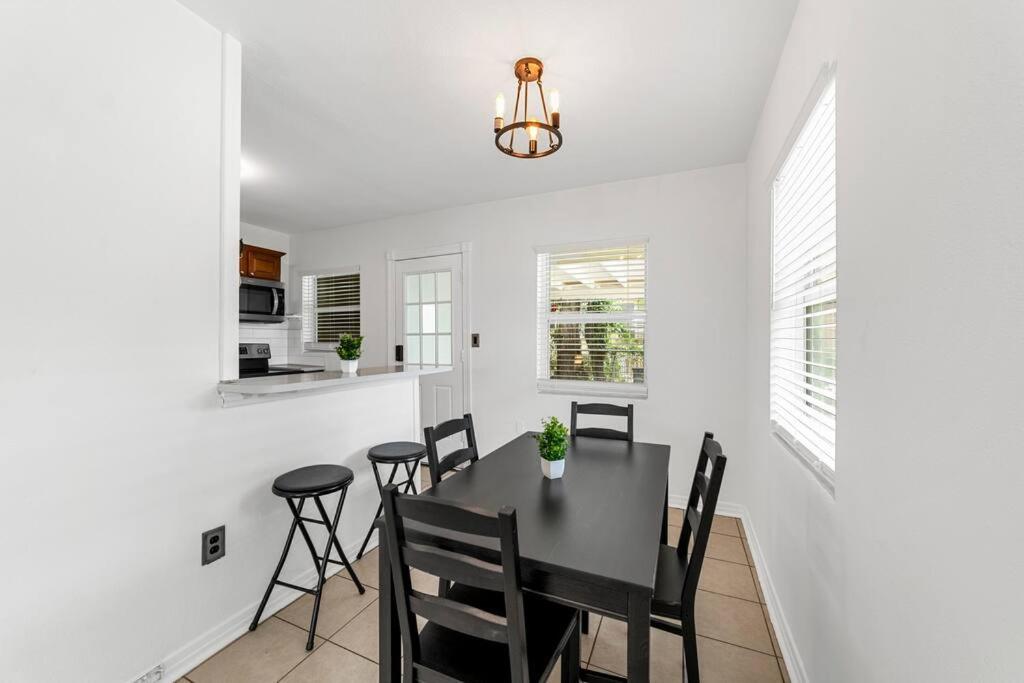 Spacious 3 Bedroom home in Riverside photo 2