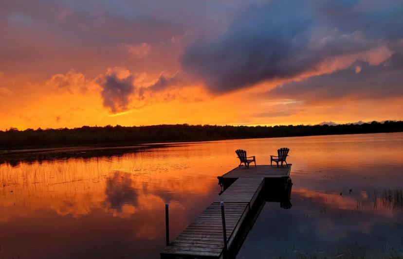 Lovely waterfront private cottage with hot tube photo 1