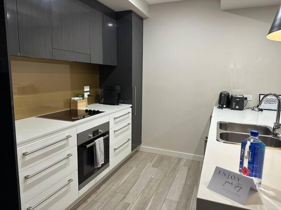 Modern Griffith Apartment photo 4