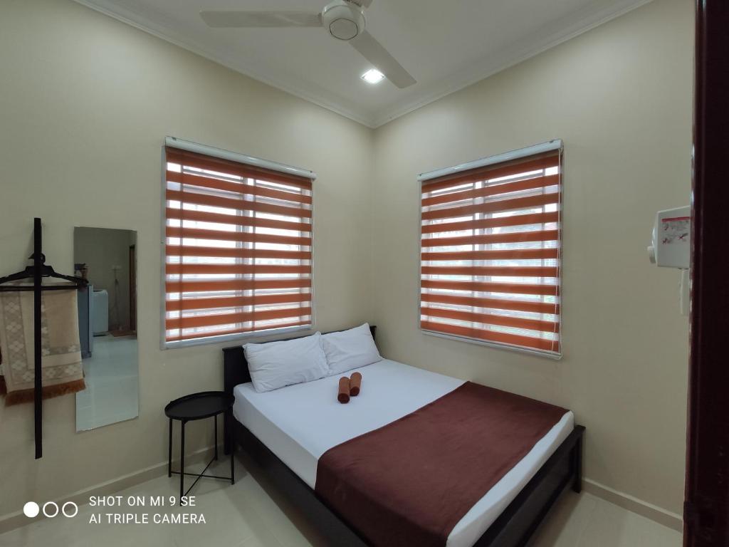 MUSLlM ONLY Wifi 3 Room with 2 aircond Menanti Village Homestay photo 3